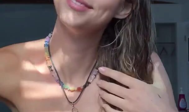 Itsaimeeinghigher Aka Aimeedayz Fully Nude Doing Her After Bath Routine Onlyfans Video